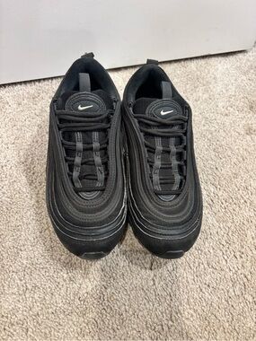 Nike Black Low-Top Wave Runner Sneakers
